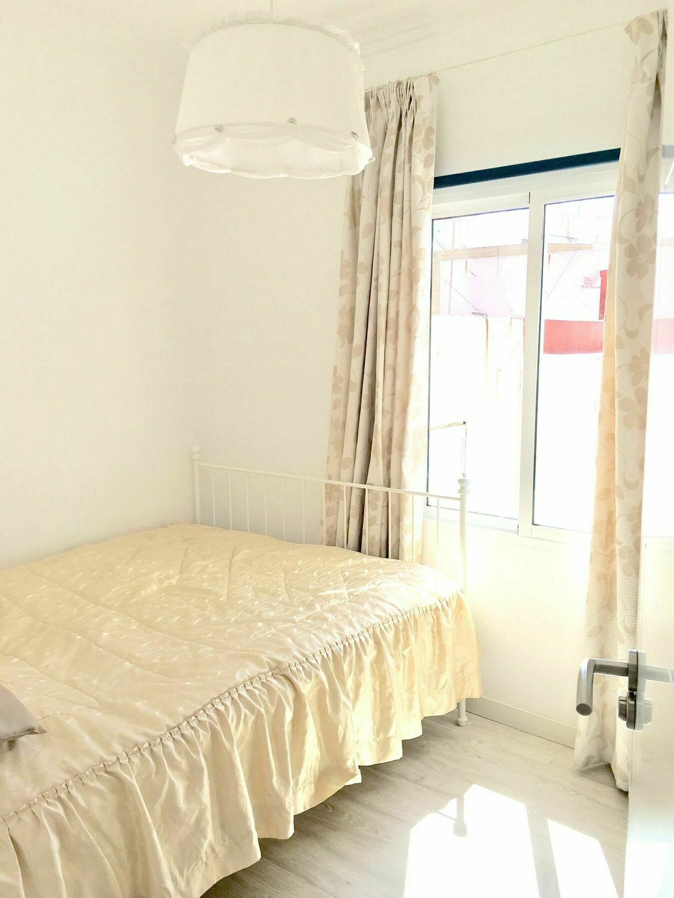 Oyo Guest House Duc De Gaeta บาเลนเซีย ภายนอก รูปภาพ