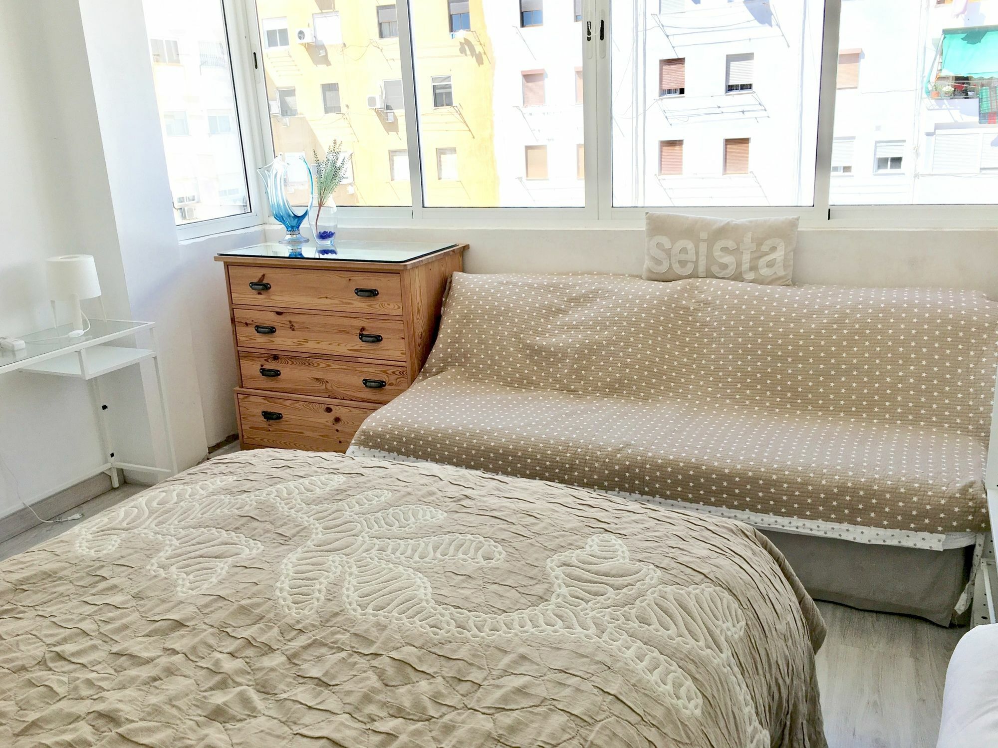 Oyo Guest House Duc De Gaeta บาเลนเซีย ภายนอก รูปภาพ